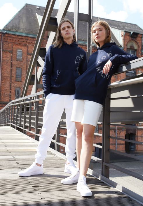 ümmargune graafiline kapuutsiga unisex dressipluus RJV625232 kõrbe taevas Tommy Hilfiger