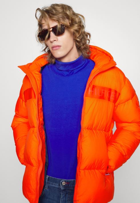 kõrge puhvriga talvejope RJV624268 happeline apelsin Tommy Hilfiger