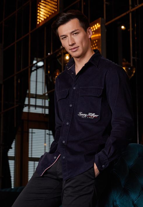 script logo unisex suvejope RJV628670 kõrbe taevas Tommy Hilfiger