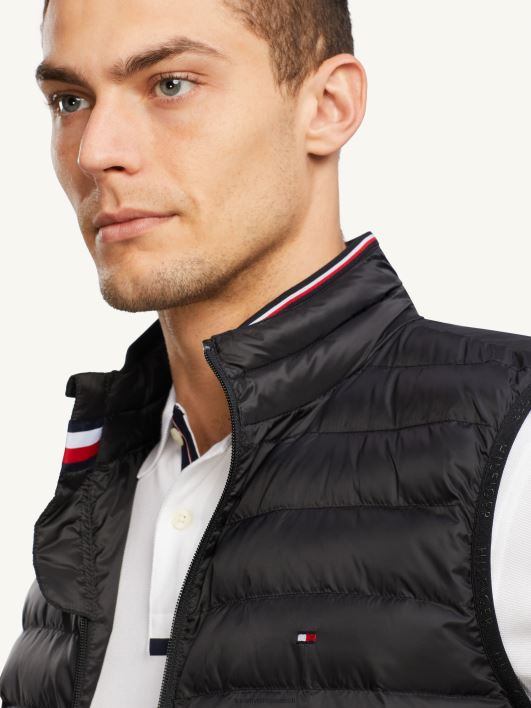 pakitav tepitud vest RJV62669 must Tommy Hilfiger